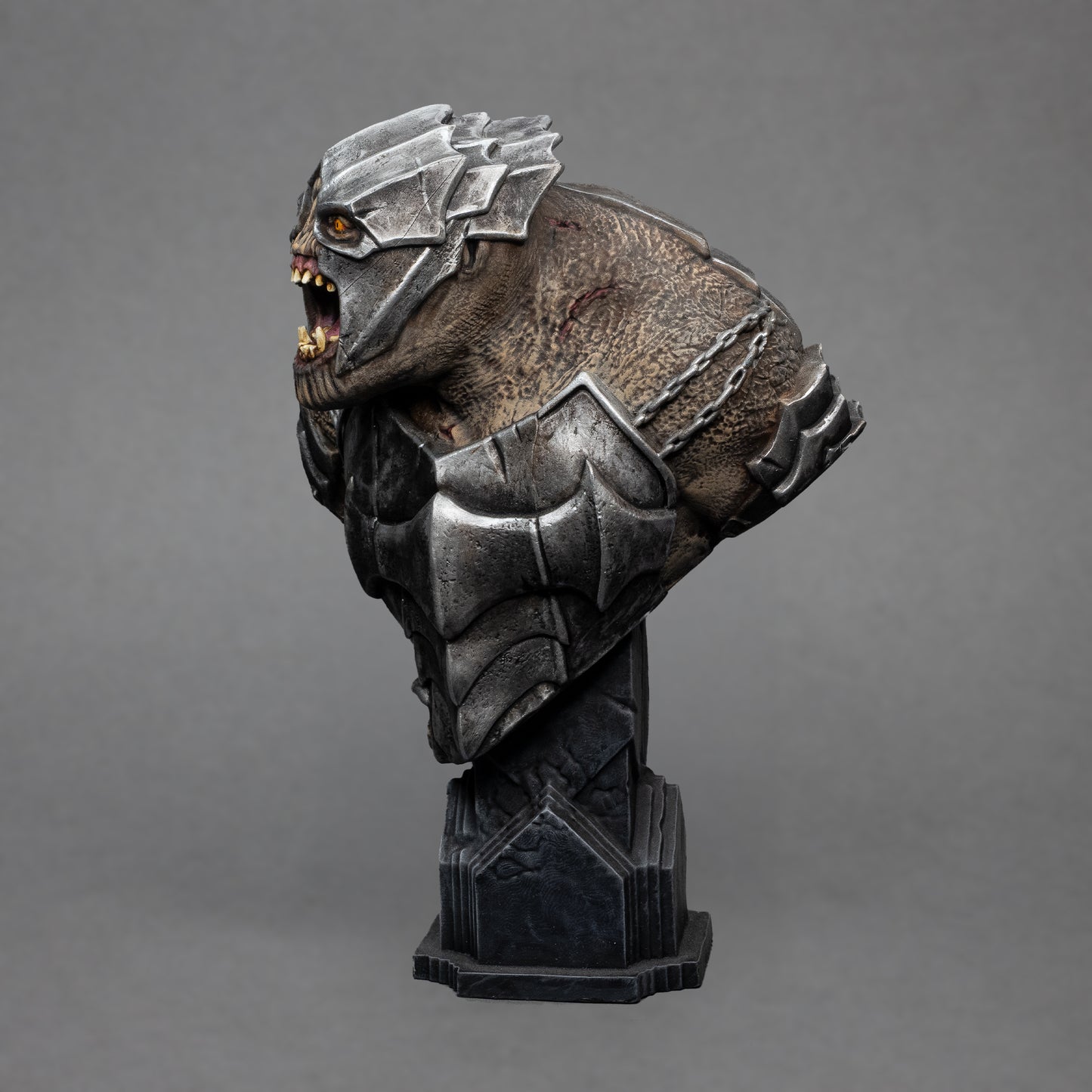 Olog-hai from Lord of the Rings bust 1 of 1